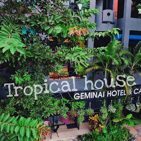 Geminai Hotel & Cafe Донг Хой Екстериор снимка
