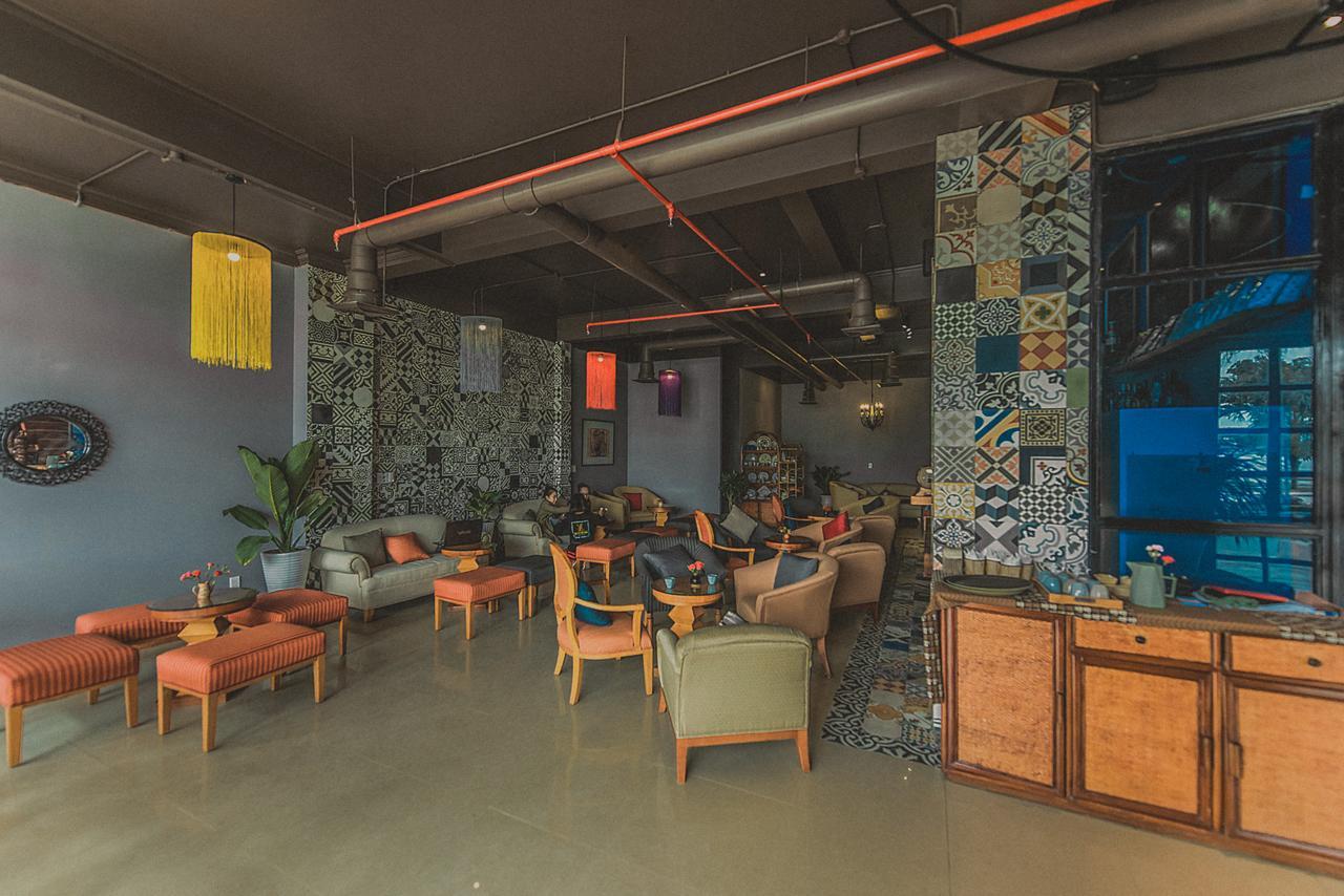 Geminai Hotel & Cafe Донг Хой Екстериор снимка