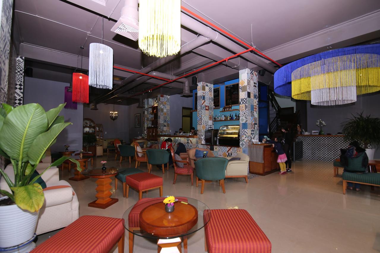 Geminai Hotel & Cafe Донг Хой Екстериор снимка