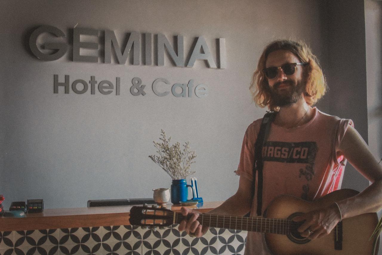 Geminai Hotel & Cafe Донг Хой Екстериор снимка