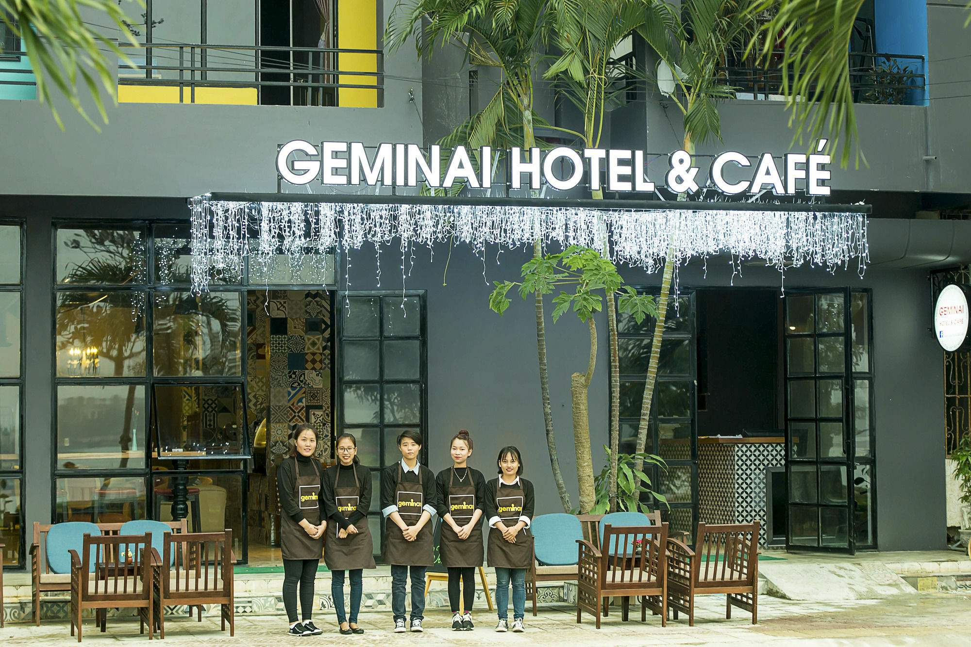 Geminai Hotel & Cafe Донг Хой Екстериор снимка